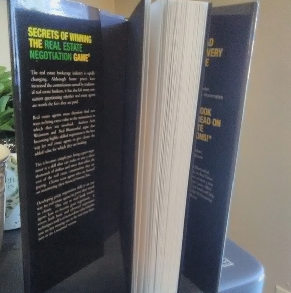 💛SOLD 💛Real Estate book - Picture 2 of 4